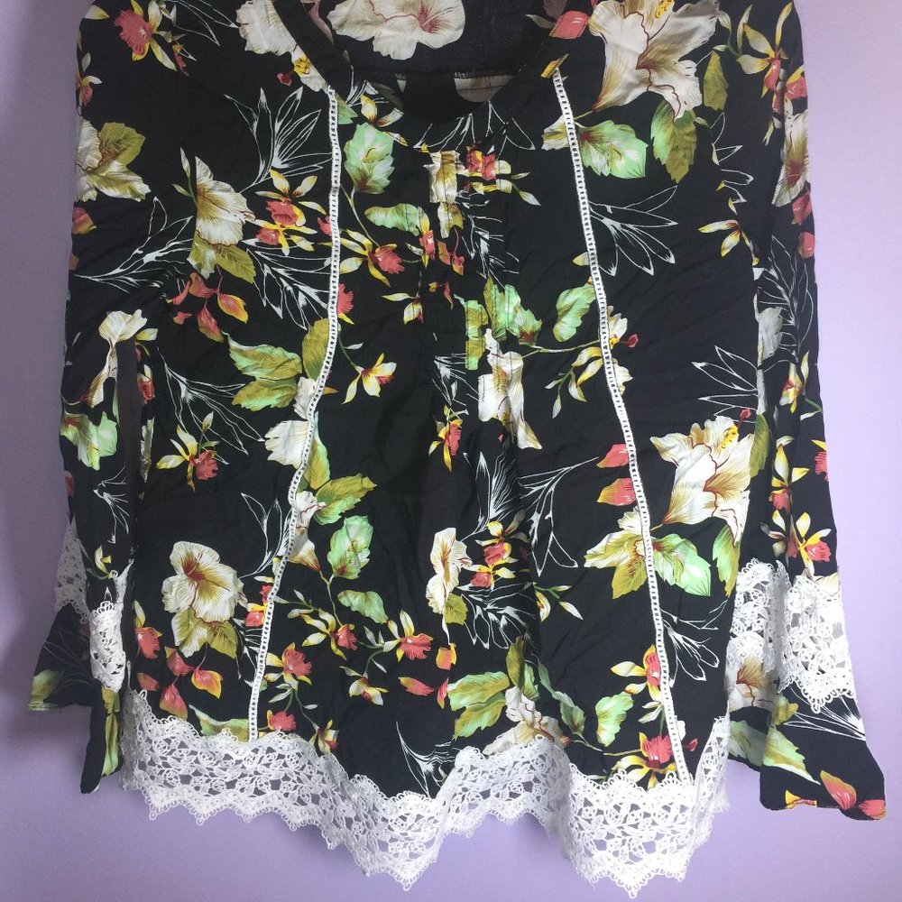 Cotton Blouse with trim.